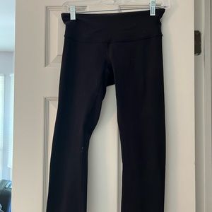 Really great condition low-middle rise lulu black leggings